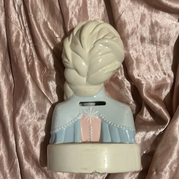 Frozen Princess Elsa Ceramic Bank - Picture 4 of 8